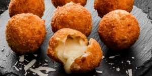 Potato Cheese Ball, Kejunya Meleleh Manjakan Lidah