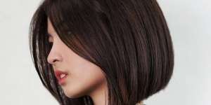 Hairdresser Pamer Gunting untuk Rambut Rp20 Juta