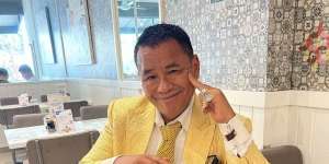 Hotman Paris Borong Kerupuk dari Pedagang Tunanetra, Hadiah untuk Ulang Tahun Istri