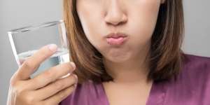8 Bahan Alami sebagai Obat Kumur Herbal Penghilang Bau Mulut