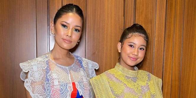 Gaya Kompak Titi Radjo dan Sang Putri, bak Adik Kakak