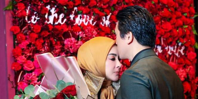 Bikin Dompet Menjerit, Syahrini Dapat Jam Tangan Rp1,8 Miliar dari Reino Barack