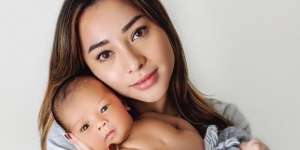 Pulang ke Indonesia, Nikita Willy Ajak Anak Lakukan Ini