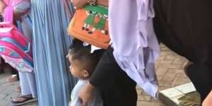 Momen Kocak Bocah Lelaki Salah Kenali Ibu