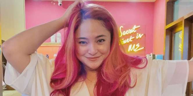 Gaya Colorful Mashanda dari Rambut Hingga Dress Anggun, Total OOTD Rp9,9 Juta