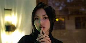 Pesona Shakira Jasmine di Series Royal Blood Curi Perhatian