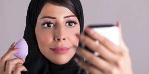 Atasi Makeup yang Hancur Akibat Keringat dengan 2 Produk