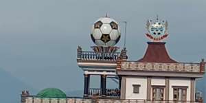 Potret Rumah Mewah Berkubah Bola Milik Kades Kayuares, Bentuknya Bikin Melongo!