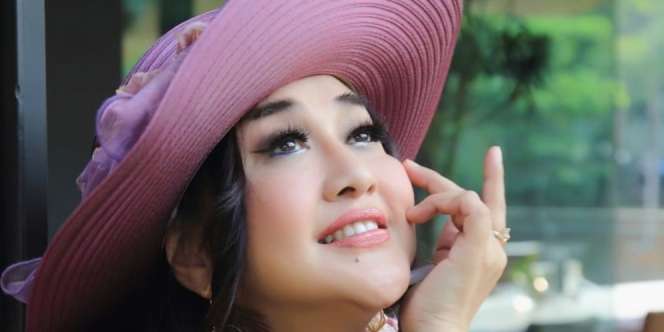 Awet Muda di Usia 56 Tahun, Paramitha Rusady: Dulu Tas Isinya Coklat, Sekarang Minyak Angin