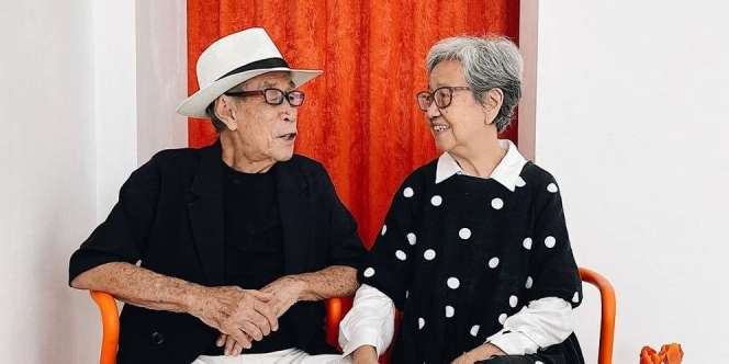 Pasangan Opa dan Oma Bagio, Makin Lengket di Hari Tua