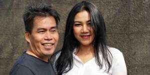 Beda Usia 28 Tahun, Ini 5 Potret Bopak Castello dan Istri Tampak Mesra