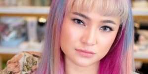 Potret Terbaru Marshanda dengan Rambut Warna-warni