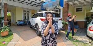 Potret Rumah Mewah Yati Octavia dan Pangky Suwito, Koleksi Vespanya Banyak Banget!