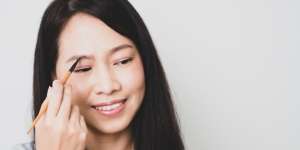 Tips Memaksimalkan Kerapihan Bentuk Alis dengan Pemakaian Concealer