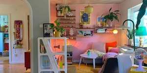 Retro Penuh Warna, Isi Rumah Ini Bikin Ceria