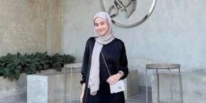 Pakai Tunik dengan Stylish, Tiru Gaya Hijaber Ini