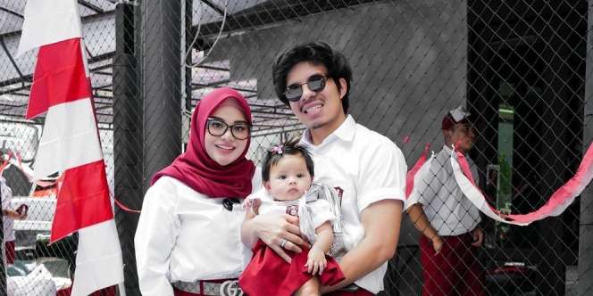 Potret Menggemaskan Ameena, Putri Aurel Hermansyah Pakai Seragam SD Mini di Perayaan HUT RI