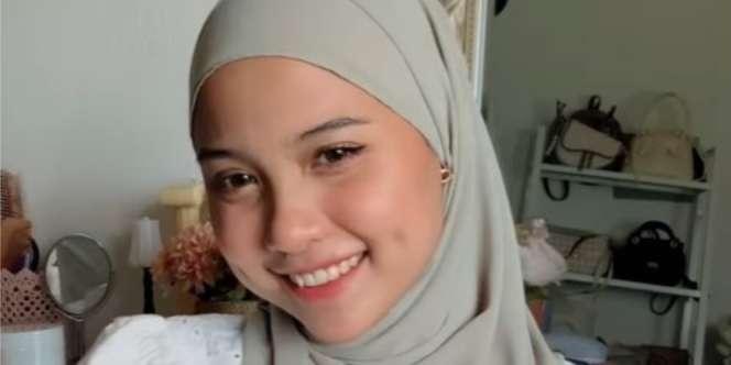 Tutorial Menggunakan Pashmina Simpel dengan Anting