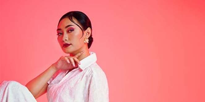 3 Look Busana Serba Putih yang Mudah untuk Disontek