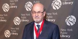 Penyerang Salman Rushdie Terkejut Novelis Penghina Nabi SAW Masih Hidup Setelah Ditikam 10 Kali