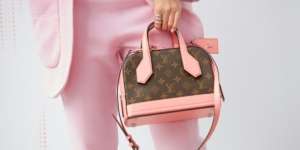 Buang Air Kecil di Tas Louis Vuitton Pacarnya, Pria Ini Didenda Rp16,8 Juta