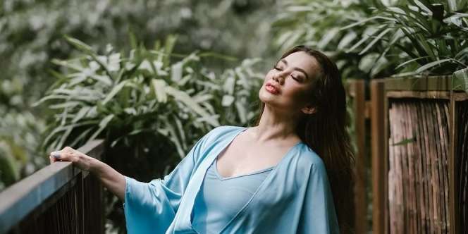 Tampil Natural, Wajah Tanpa Makeup Reza Artamevia Bikin Kaget