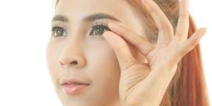 Tips Memakai Bulu Mata Palsu Agar Terlihat Natural