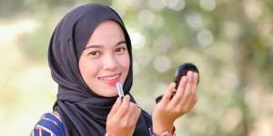 Tutorial Tren Lipstik ala Douyin agar Lipstik Matte Tampak Natural