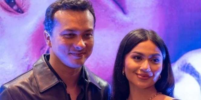 Pinggang Ariel Tatum Dirangkul Nicholas Saputra, Warganet yang Baper