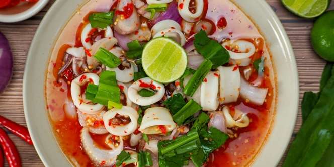 Pedasnya Nampol, Menu Nasi Cumi Ini Sanggup Memanjakan Lidah Warga Jakarta