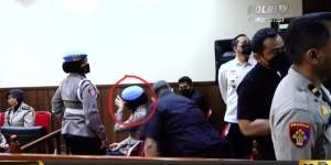 Viral Polwan Menangis Usai Ferdy Sambo Dipecat di Sidang Etik, Siapa Dia?