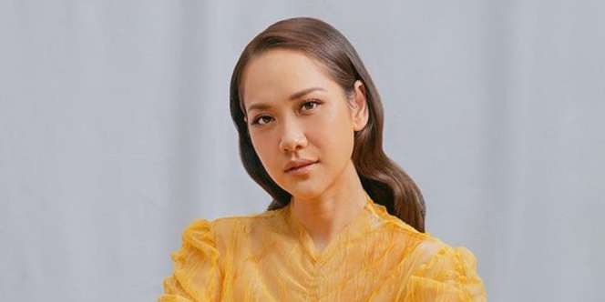 Intip Gaya Bunga Citra Lestari Pakai Kaus Peniti, Harganya Bikin Kaget