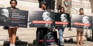 Penikaman Salman Rushdie, Garis Waktu Novelis Kontroversial