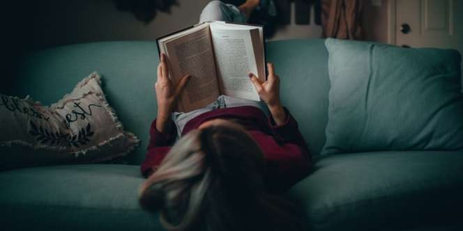 Pengertian Kata Emotif, Cara Penggunaan dan Contohnya dalam Kalimat