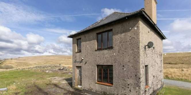 Rumah Nyaris Bobrok Dijual Rp5,1 Miliar, Lihat Bagian Dalamnya