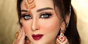 MUA Pamer Rias Gaya Makeup India, Wajah Si Model Jadi Mirip Superstar Bollywood Kareena Kapoor