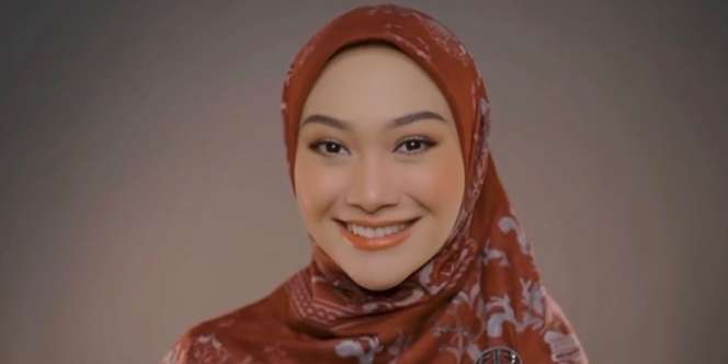 Tutorial Kerudung Menutup Dada ala Indah Nada Puspita