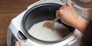 Trik Memasak Nasi untuk Anak Kos agar Tidak Cepat Basi dan Terbuang