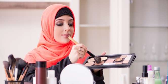 Sulit Temukan Warna untuk Kontur Hidung, Lakukan Trik Ini agar Riasan Terlihat Natural