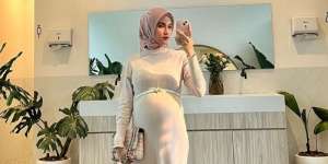 Inspirasi Gaya Busana Stylish untuk Ibu Hamil ala Shabaraja