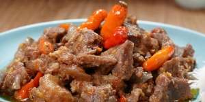 Oseng Daging Mercon, Pedasnya Bikin Ketagihan