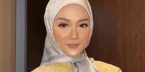 Tutorial Kerudung Segi Empat Motif, Simpel tapi Modis