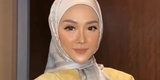 Tutorial Kerudung Segi Empat Motif, Simpel tapi Modis