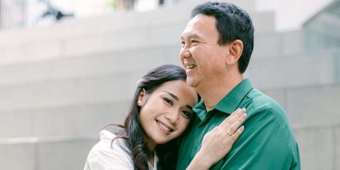 Foto Terbaru Puput Pemotretan Bareng Ahok, Penampilannya Disorot