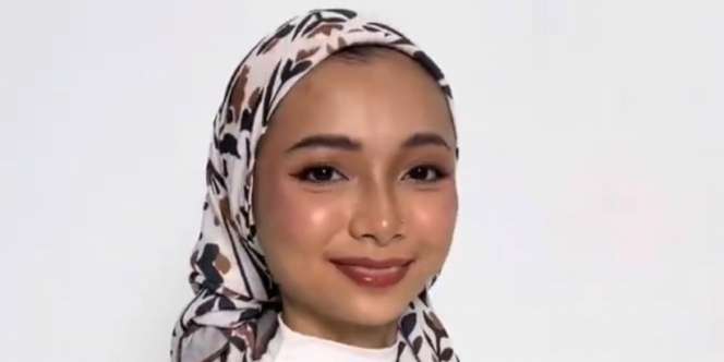 Tutorial Mudah Membuat Turban dengan Kerudung Segiempat