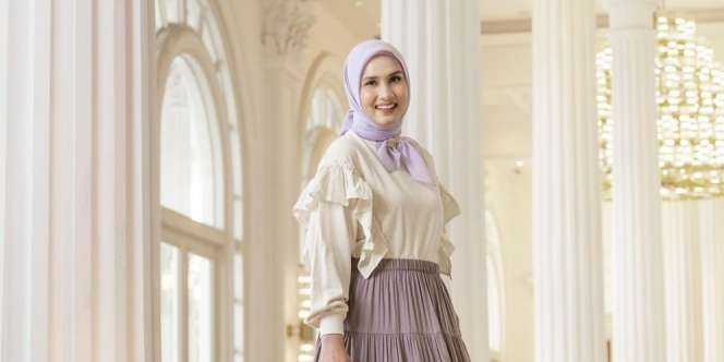 6 Padu Padan Tiered Skirt ala Fashion Influencer Dwi Handayani
