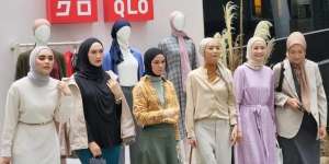 Mengupas Gaya Selebriti Hijab di Event Uniqlo Modest Wear Fall/Winter 2022