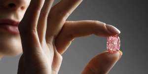 Berlian Pink Tanpa Cacat Akan Dilelang Rp312 M, Mirip Kepunyaan Ratu Elizabeth