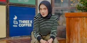 4 Look Outfit Stripes Menawan ala Chacha Thaib