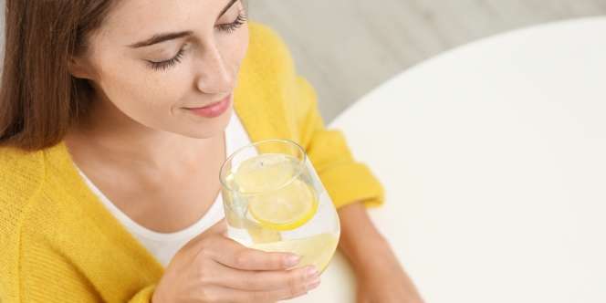 Apakah Air Lemon Benar-Benar Dapat Membantu Turunkan Berat Badan? Simak Faktanya